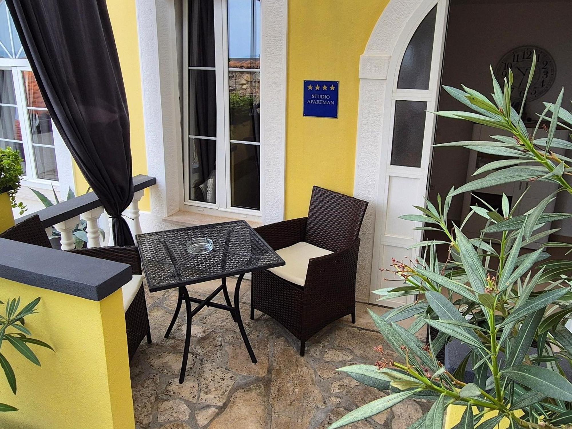 Vivi Studio Apartments Mali Losinj Room photo